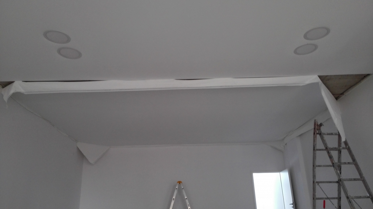 Стандартни опънати тавани Clipso в магазин и мокри помещения